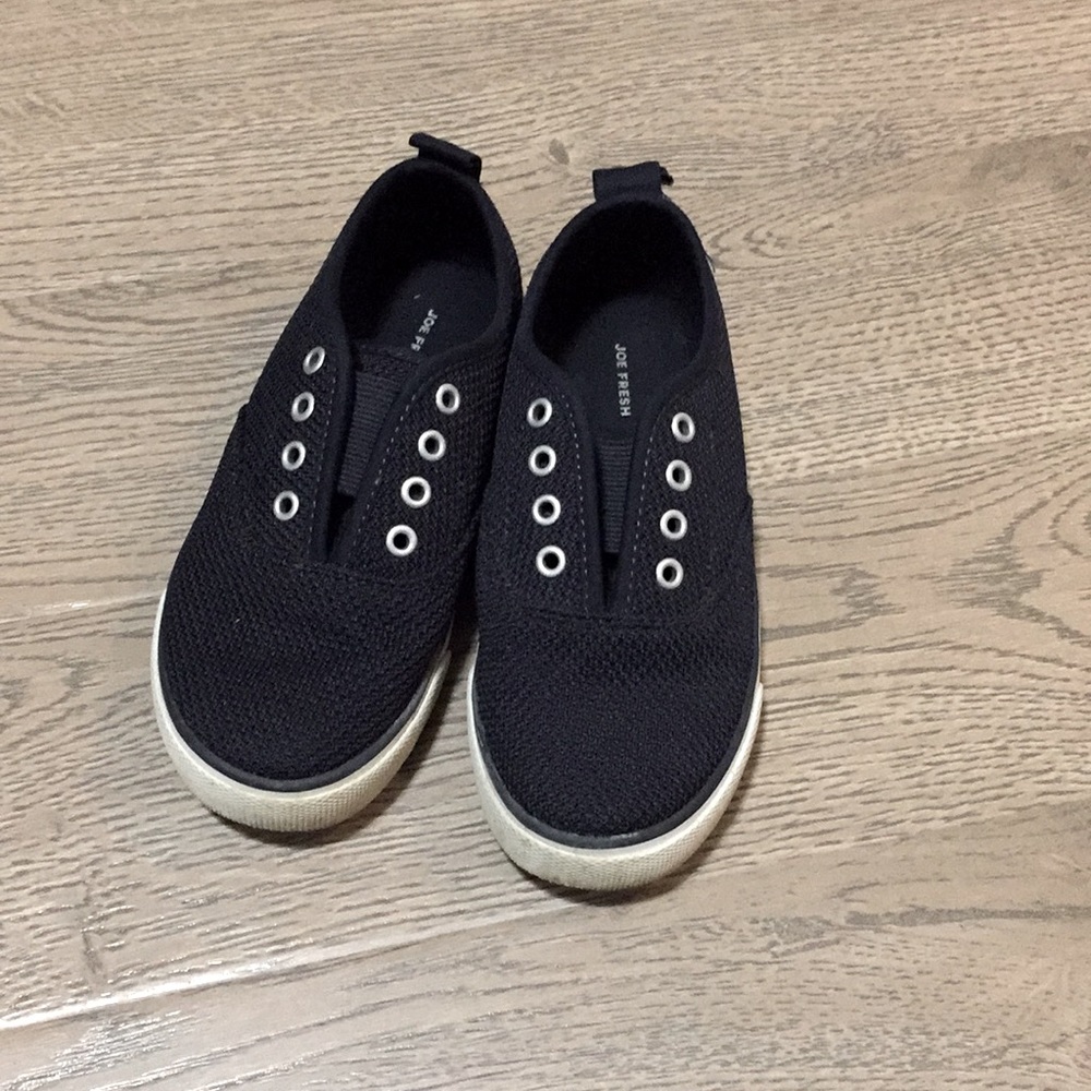 Boys laceless slip on sneakers  Navy J1 GUC